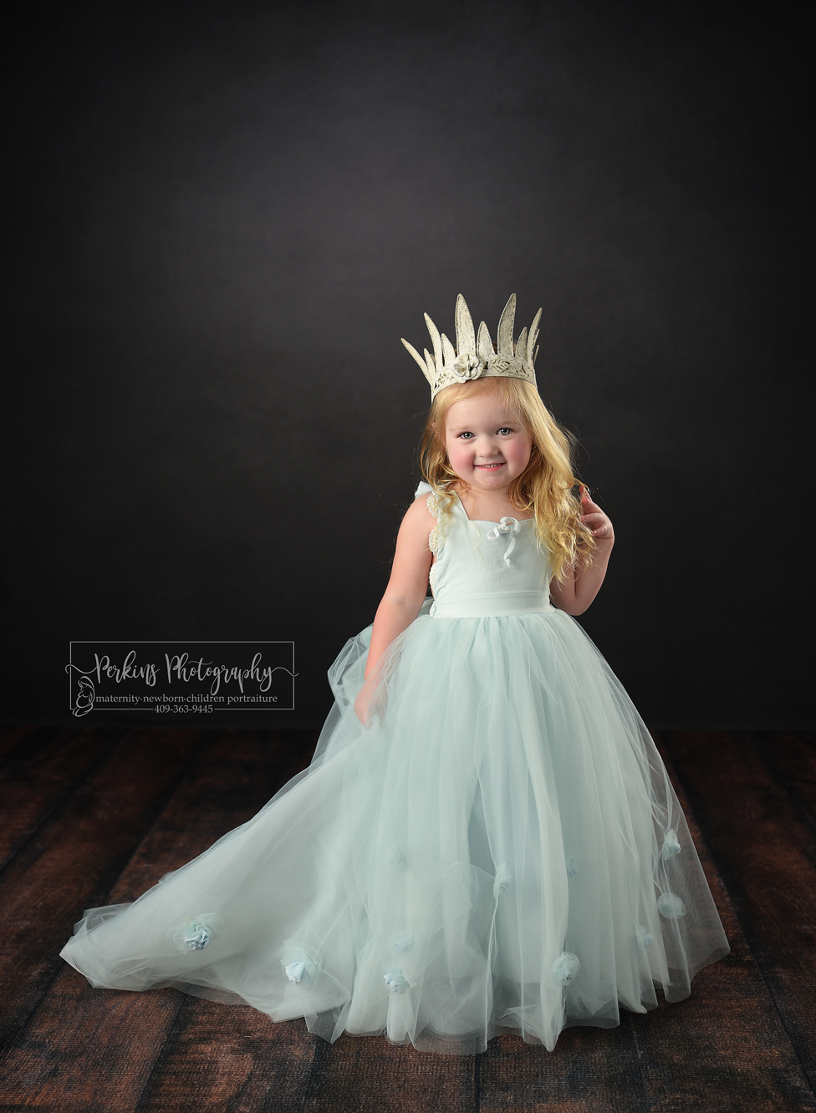 princess cinderella with crown picture