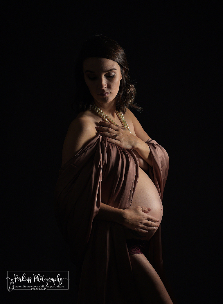 pregnant-newborn-photo-shoot